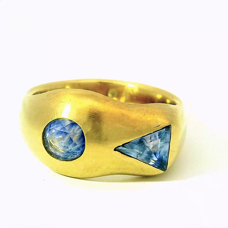 Handgefertigter 18 Karat Gelbgold Ring mit außergewöhnlichen Bicolor-Saphiren
