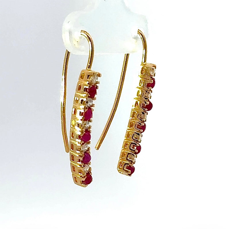 Elegante Hängeohrringe in 18 Karat Gelbgold mit Brillanten & Rubinen