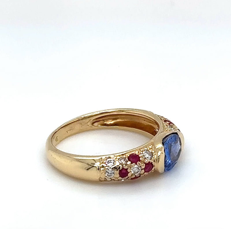 Edler Ring in 18 Karat Gelbgold mit hochfeinen Saphir, Brillanten & Rubine