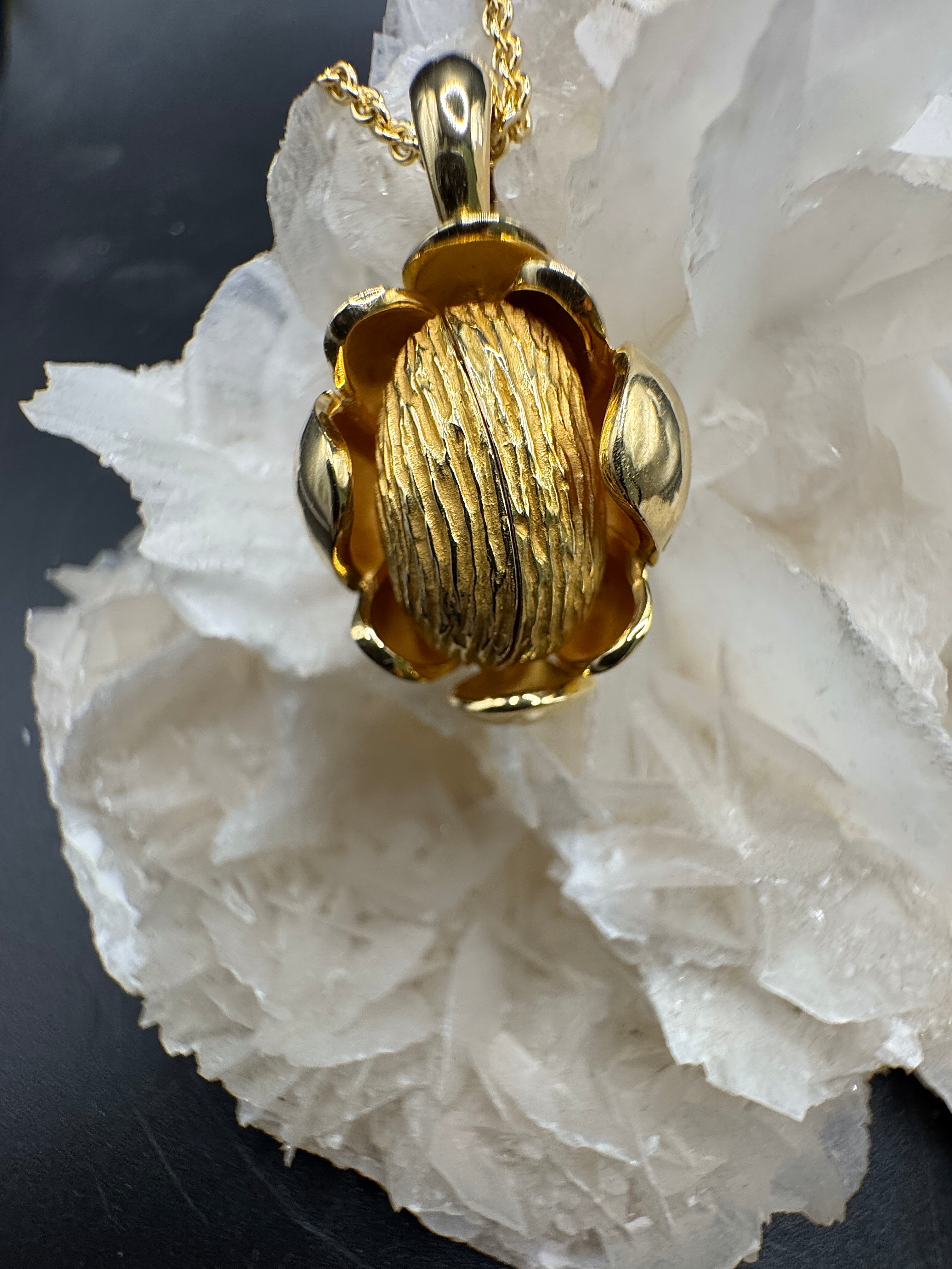 Handgefertigter Goldbaur Anhänger in 18 Karat Gelbgold mit Brillanten