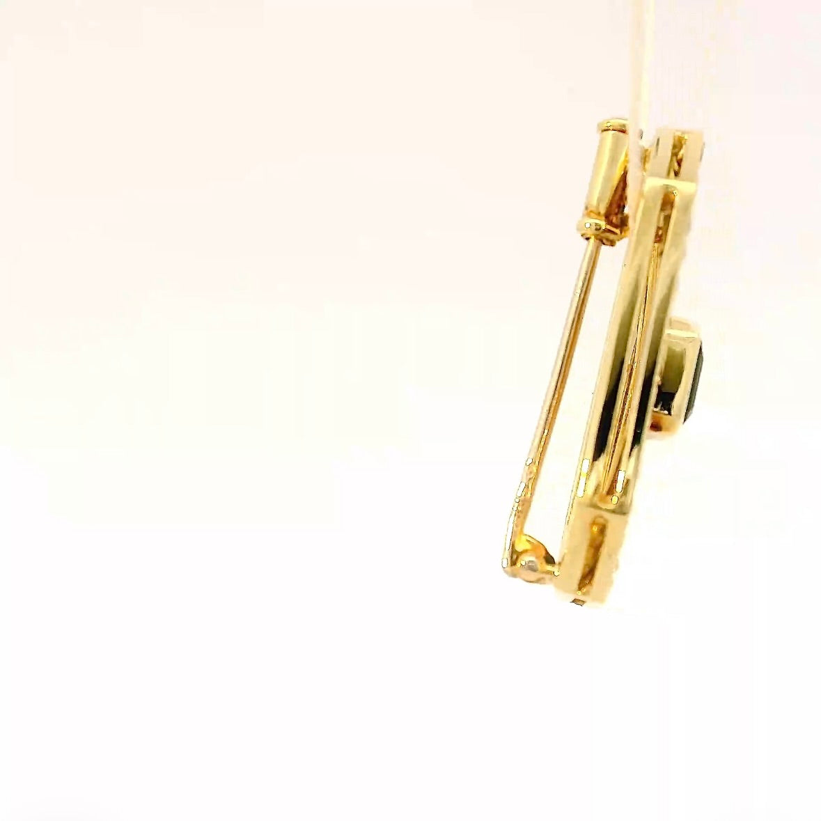 Elegante Brosche in 14 Karat Gelbgold mit Saphir & Diamanten