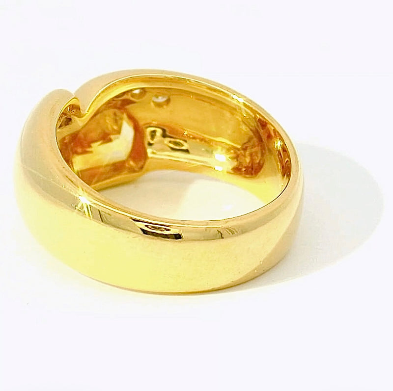 Handgefertigter Ring in 18 Karat Gelbgold mit gelbem Saphir und Brillanten