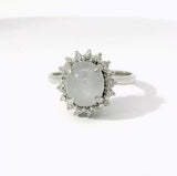 Zeitloser Entourage Ring in 18 Karat Weißgold mit seltenem Saphir & Diamanten