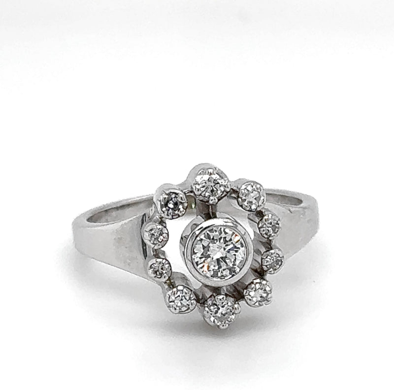 Stilvoller Ring in 18 Karat Weißgold mit feinen Brillanten