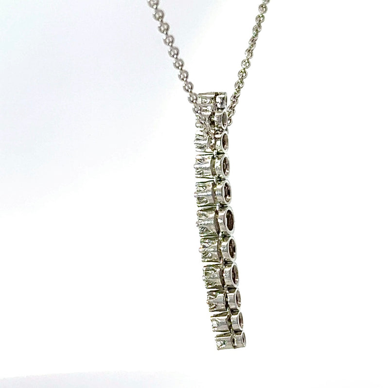 Zeitloses Collier in 14 Karat Weißgold mit feinen Brillanten