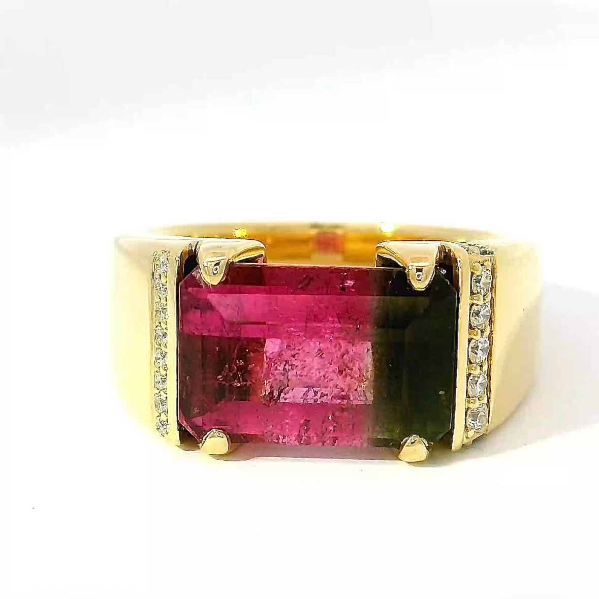 Beeindruckender Ring in 14 Karat Gelbgold mit Bicolor-Turmalin & Brillanten
