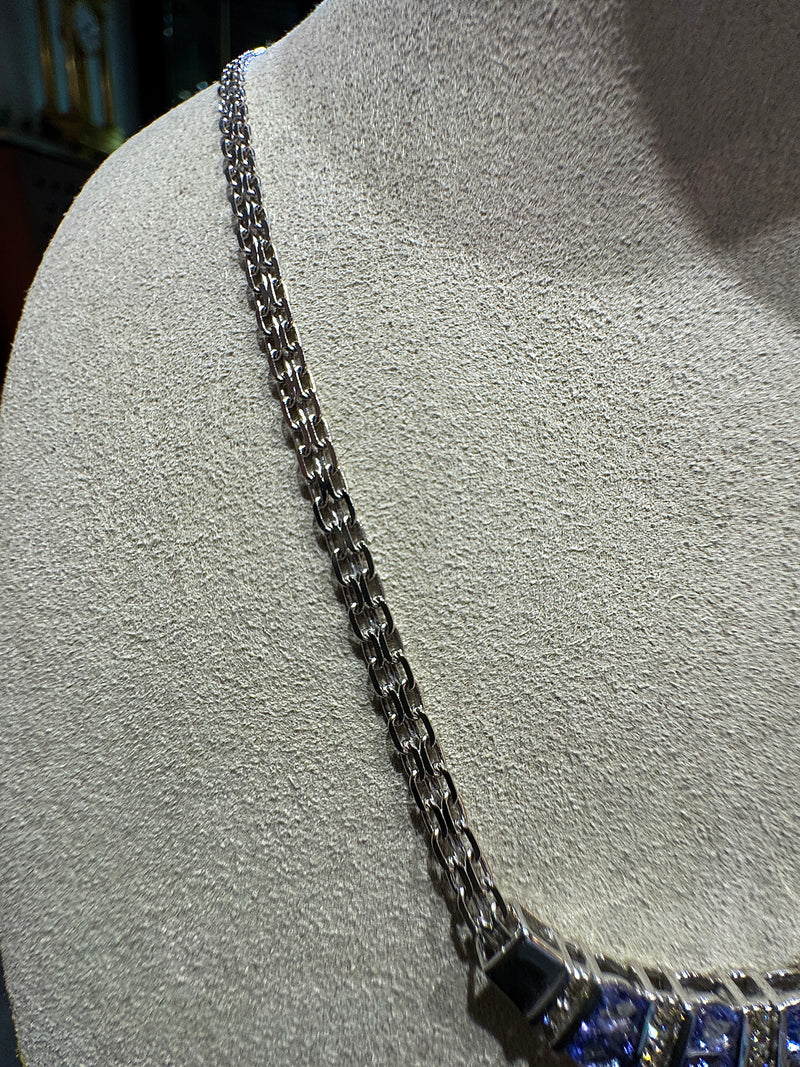 Elegantes Collier in 14 Karat Weißgold mit feinen Tansaniten & Brillanten