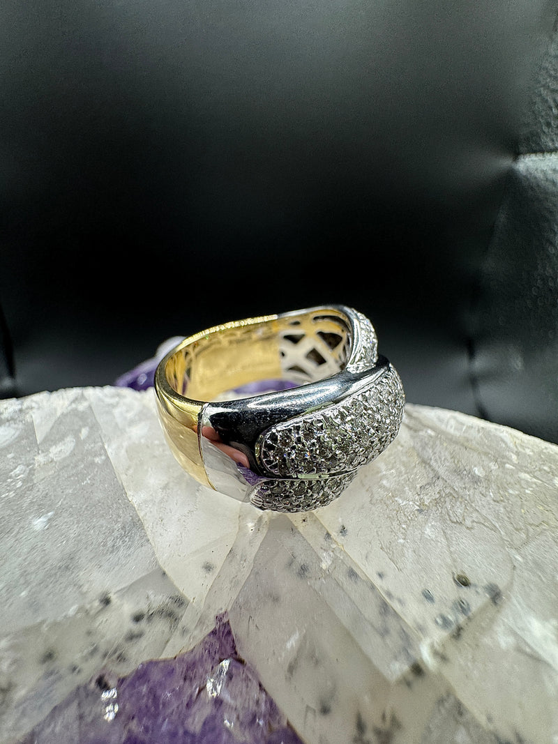 Massieve bicolor ring van 18 karaat (750) goud met 156 briljant geslepen diamanten