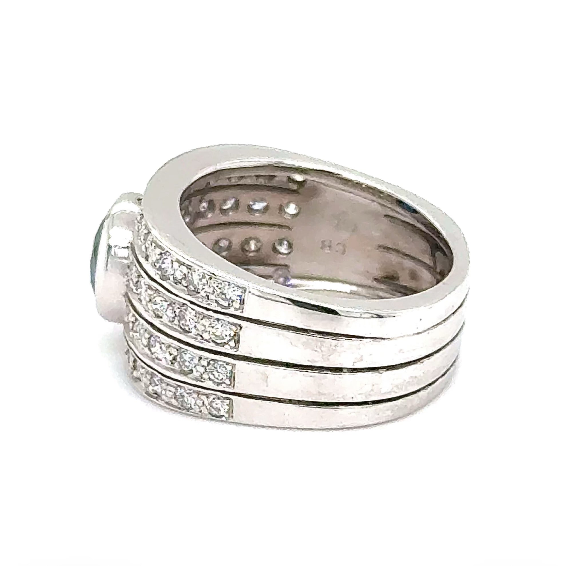 Eindrucksvoller Ring in 18 Karat Weißgold mit augenreinem Saphir und Brillanten
