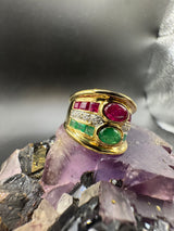 Dominanter Ring in 18 Karat Gelbgold mit Rubinen, Smaragden & Brillanten