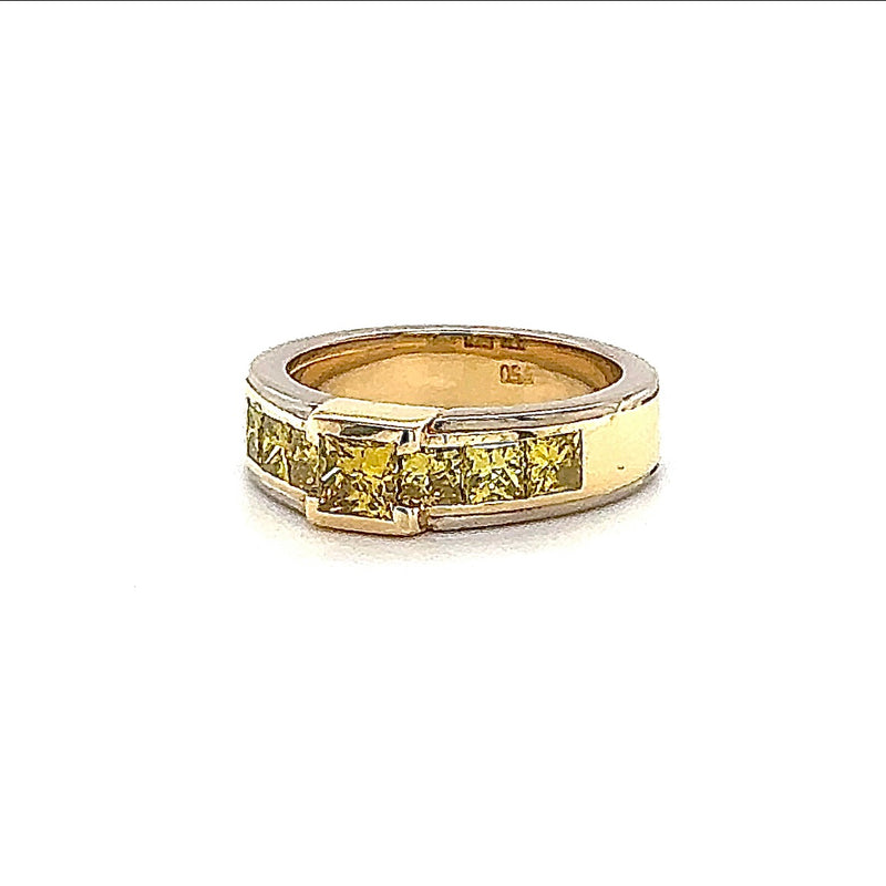 Handgefertigter Bicolor-Ring in 18 Karat Gold mit leuchtenden Princess-Cut Brillanten