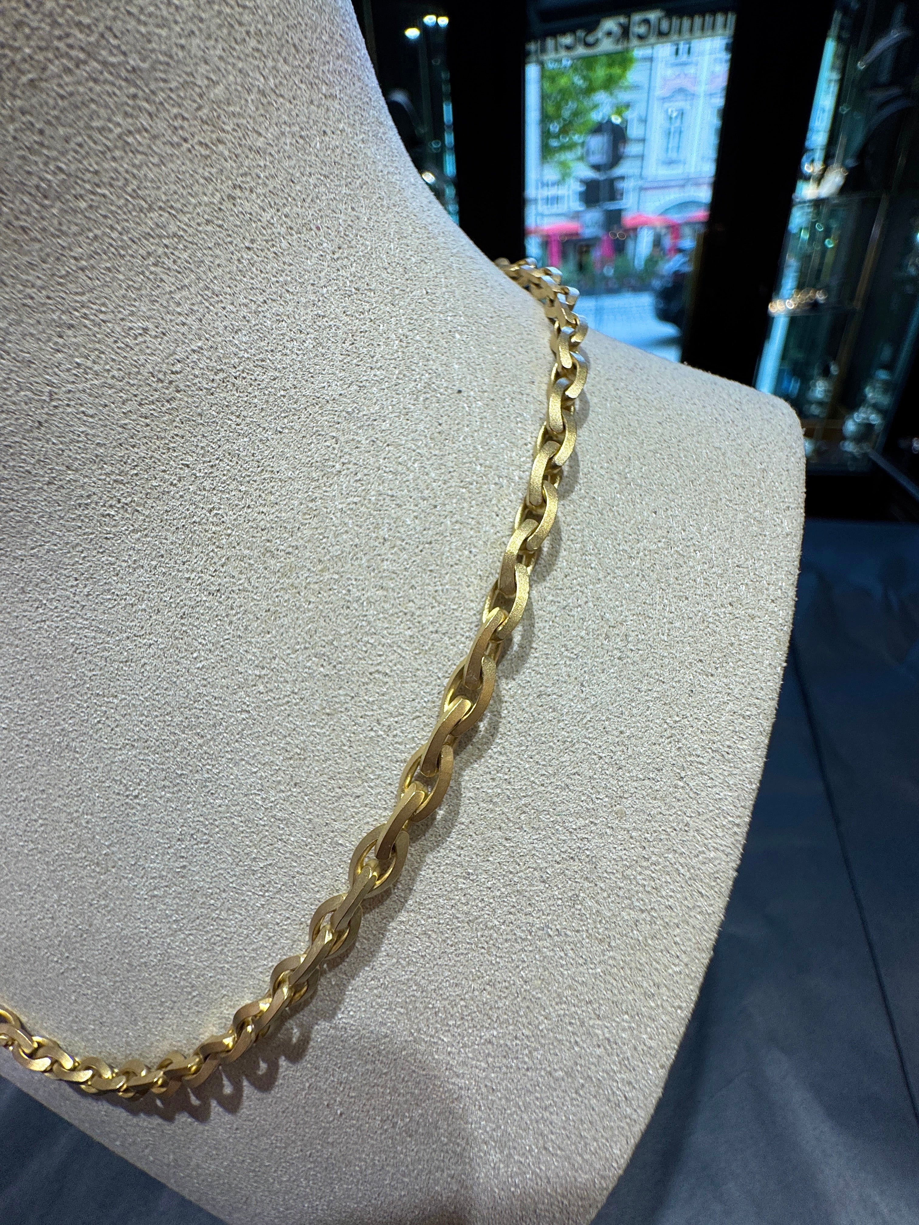 Frosted anchor chain in 14k yellow gold with lobster clasp