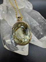 Beeindruckender Anhänger in 14 Karat Gelbgold mit riesigem Goldberyll & Brillanten