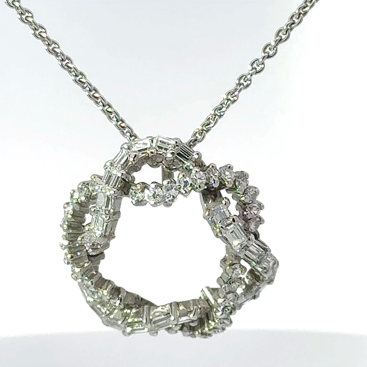 Ausgefallener Vintage-Anhänger in 18 Karat Weißgold mit Diamanten