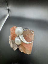 Eleganter Toi-et-Moi-Ring in 9 Karat Weißgold mit Diamanten und Perlen