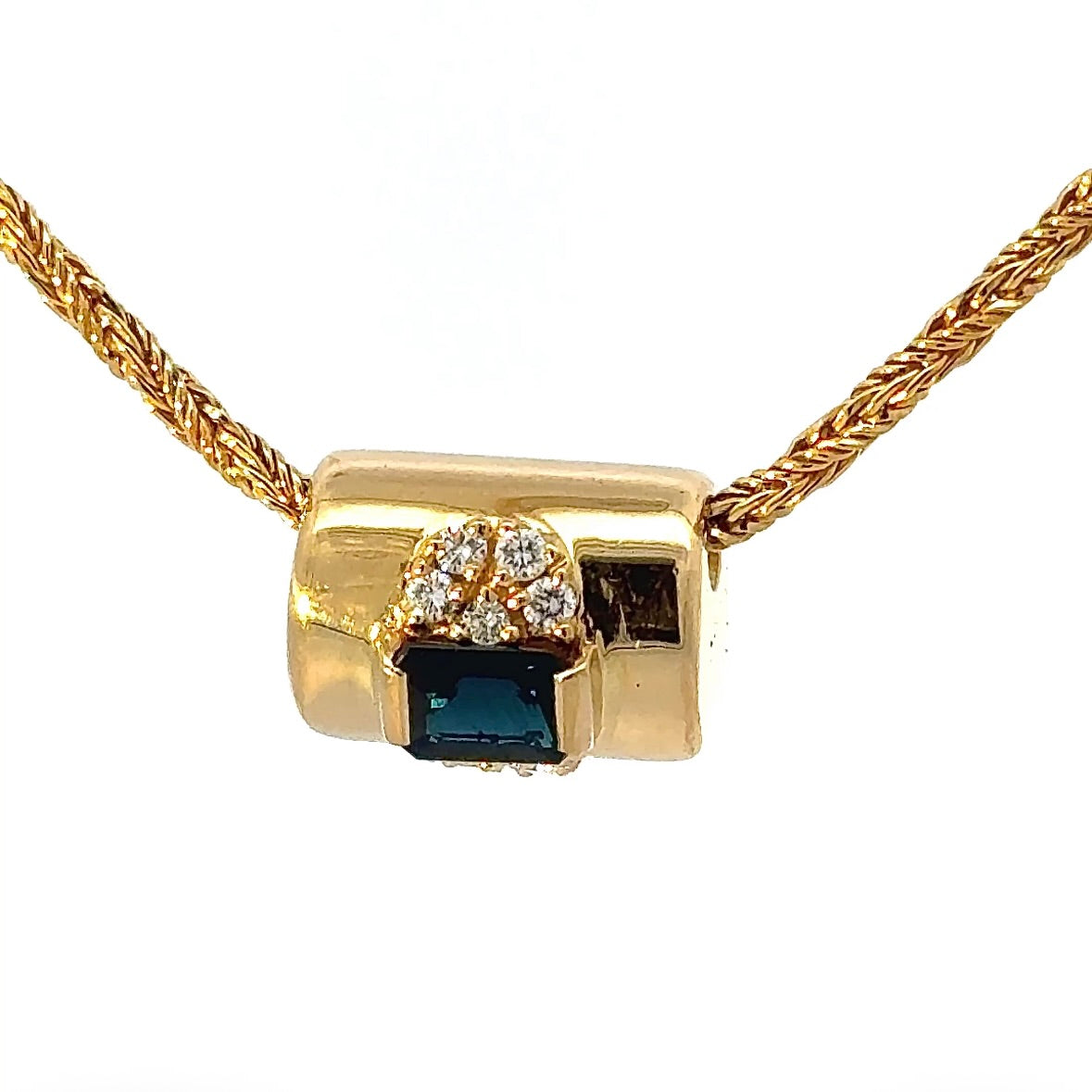 High-quality Goldbaur jewelry piece in 18K yellow gold with sapphire & diamonds