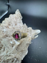 Eleganter Ring in 14 Karat Gelbgold mit Rubin & Diamanten