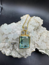 Handgefertigter Anhänger in 14 Karat Gelbgold mit Aquamarin & Brillanten
