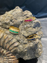 Edles Schmuckstück bestehend aus 4 Ringen in 18 Karat mit Brillanten, Rubinen, Smaragden und Saphiren