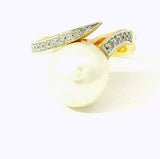 Zeitloser Ring in 14 Karat Gelbgold mit Süßwasserperle und Brillanten
