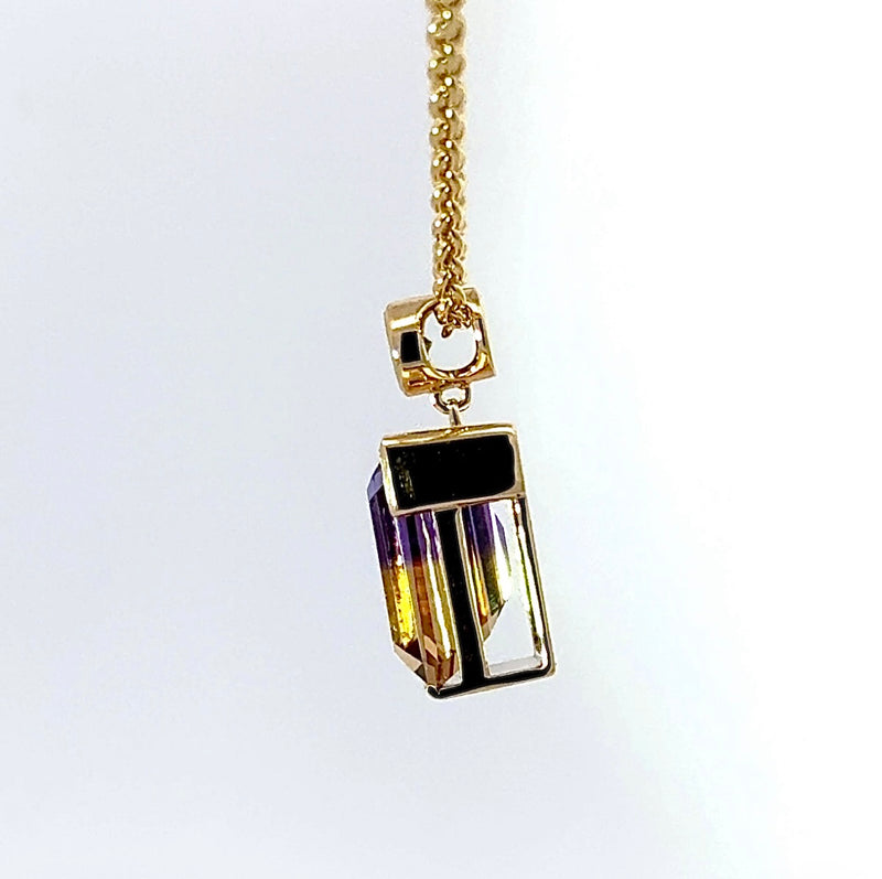 Moderner Ametrin Anhänger in 14 Karat Gelbgold mit Fancy Brillant