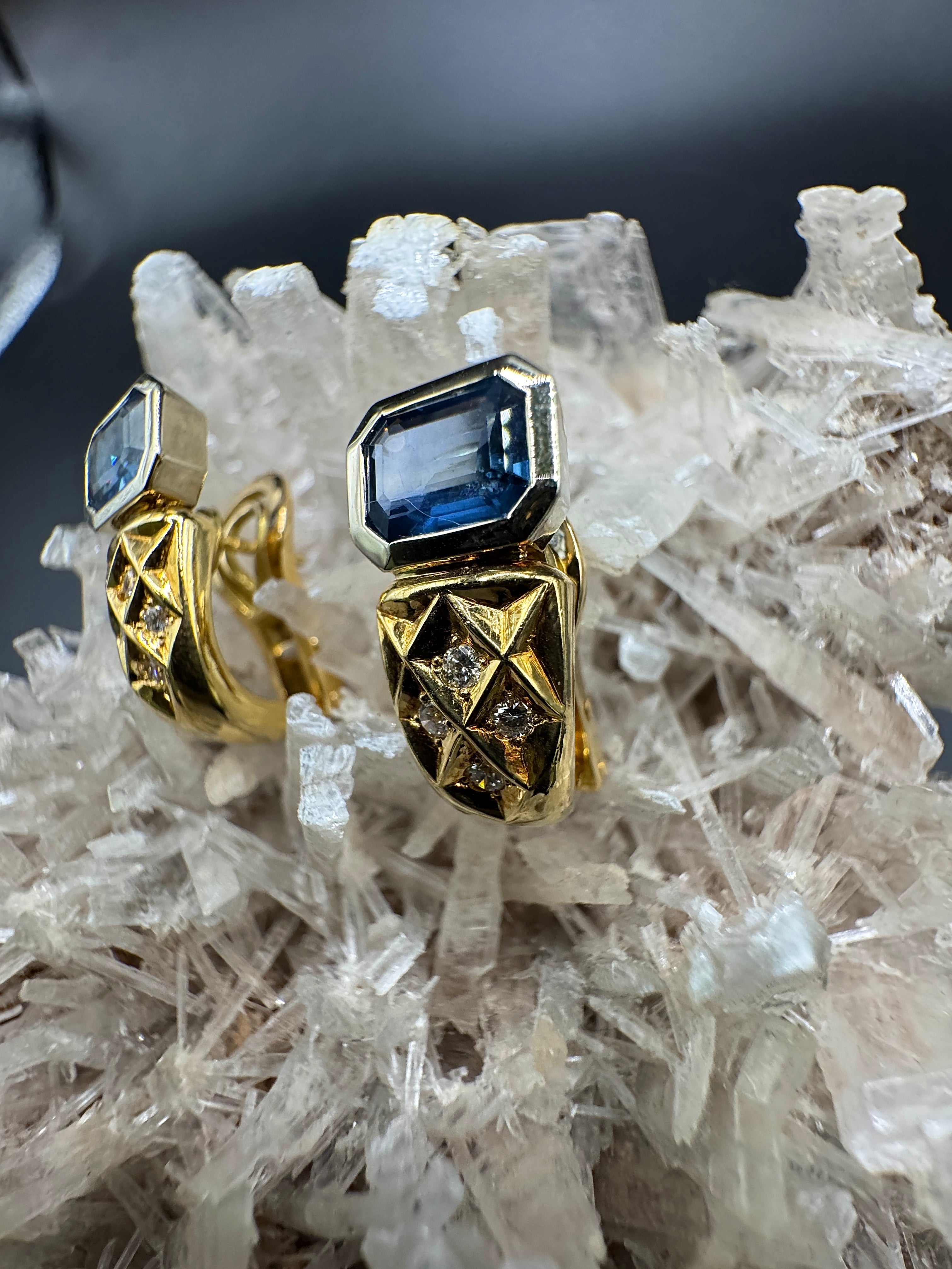 Extravagant 18k Gold Earrings with Sapphires & Brilliant-cut Diamonds