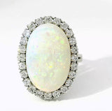 Hochfeiner Cocktailring in 18 Karat Weißgold mit austral. Opal & Brillanten
