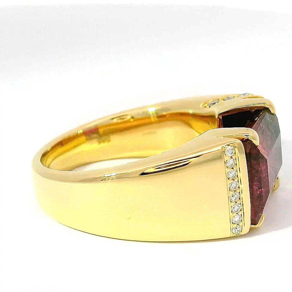 Beeindruckender Ring in 14 Karat Gelbgold mit Bicolor-Turmalin & Brillanten