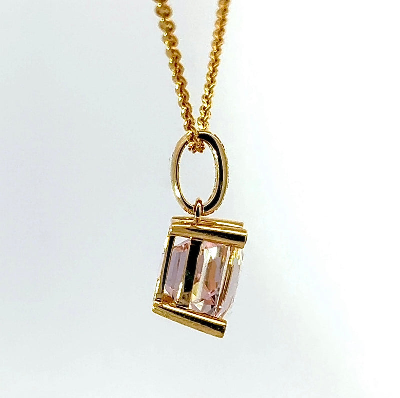 Steinbetonter Anhänger in 14 Karat Gelbgold mit rosa Kunzit & Brillanten