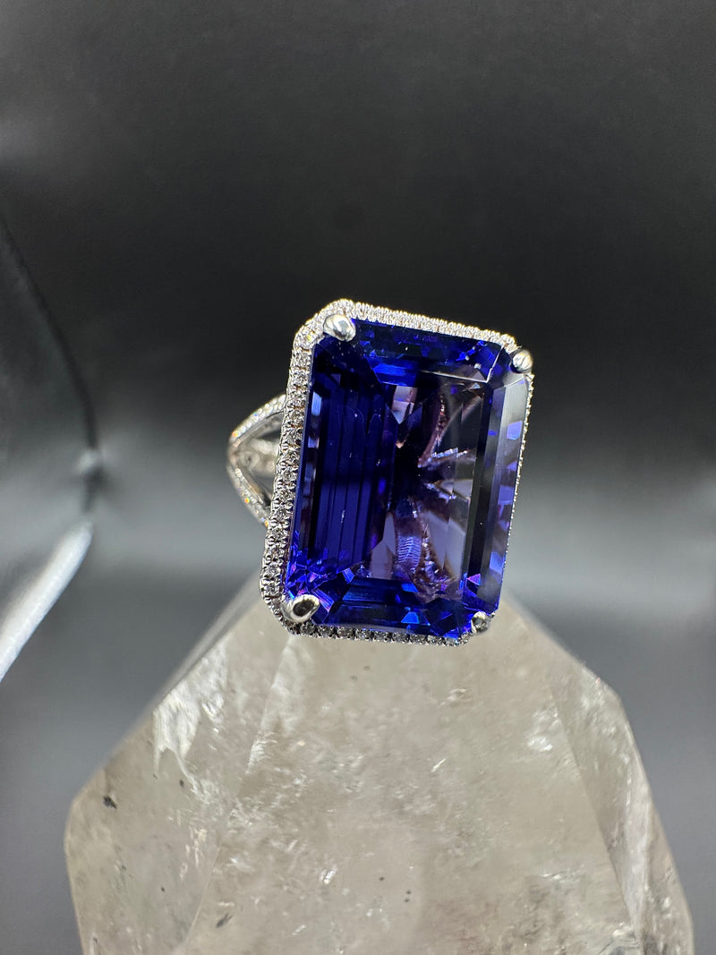 Edler Tansanit Ring in 18 Karat Weißgold mit feinen Brillanten | Ringe - Schmuck Schroll