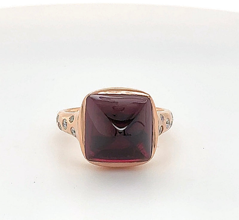 Modern ring in 18 carat rose gold with a rhodolite and brilliant-cut diamonds