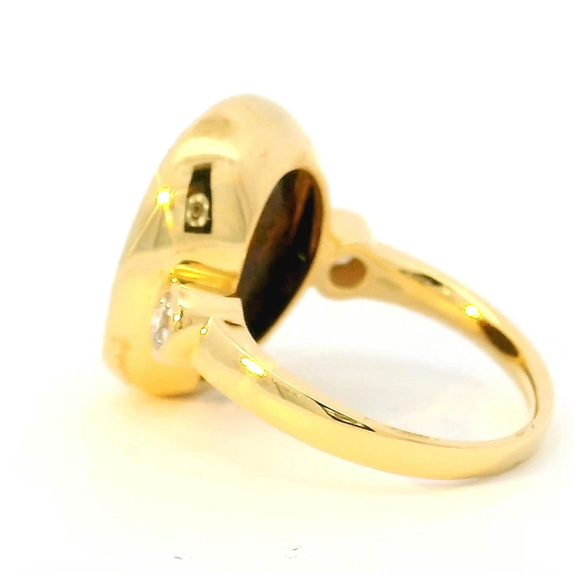 Eleganter Opalring in 18 Karat Gelbgold mit feinen Brillanten