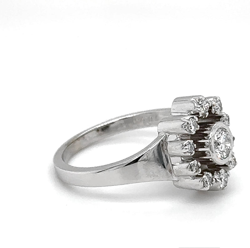 Stilvoller Ring in 18 Karat Weißgold mit feinen Brillanten