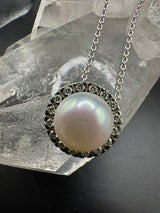 Zeitloser Moncara Anhänger in 14 Karat Weißgold mit Perle & Brillanten