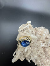 Zeitloser Ring in 9 Karat Gelbgold mit Saphir-Cabochon