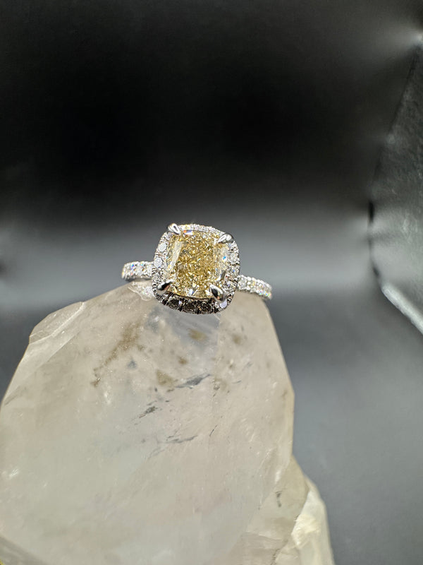 Moderner Solitärring in 18 Karat Weißgold mit zertifizierten Einkaräter Fancy Light Brownish Yellow Brillant