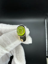 Massiver Ring in 18 Karat Gelbgold mit leuchtendem Peridot