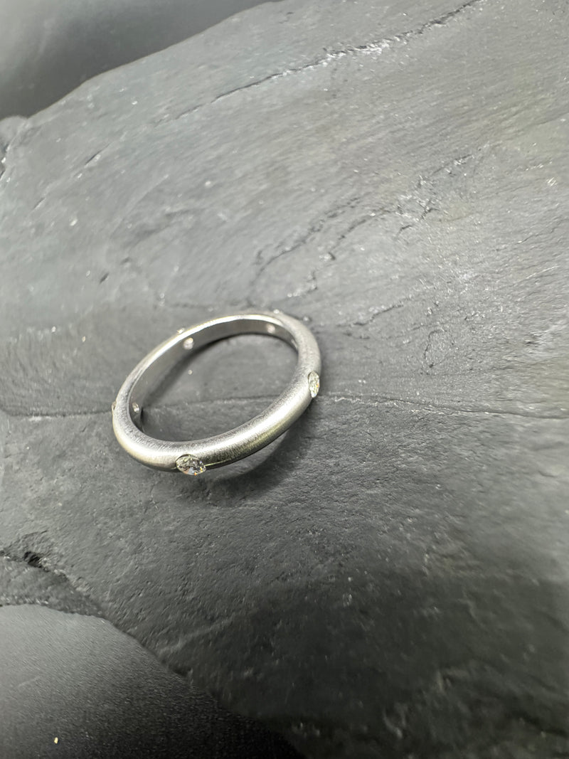 Zeitloser Adolfo Courrier Ring in 18 Karat Weißgold mit Brillanten - Eterno