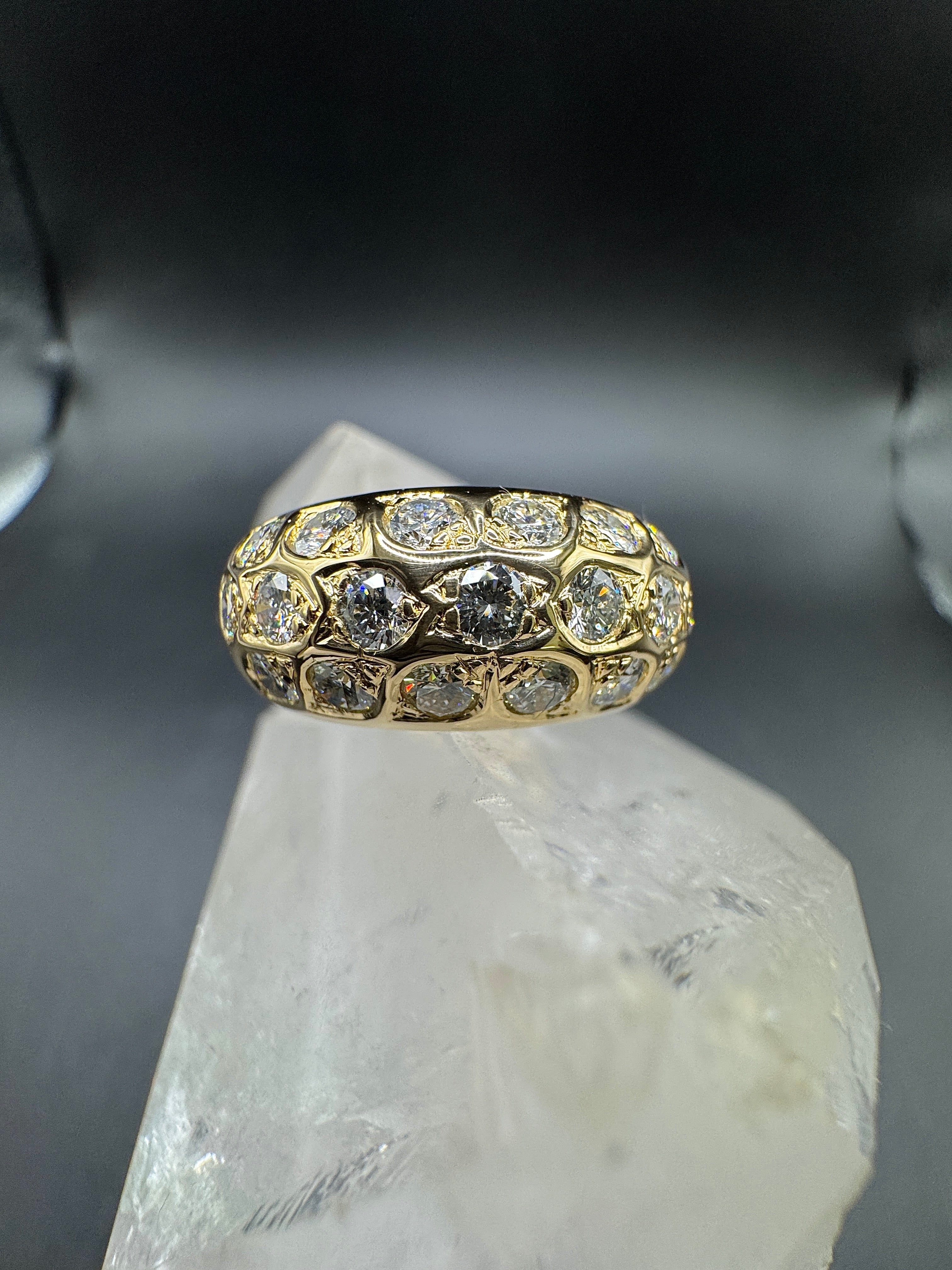 Stilvoller & breiter Ring in 18 Karat Gelbgold mit feinen Brillanten
