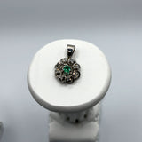 Timeless vintage pendant in 14k white gold with diamonds and emerald