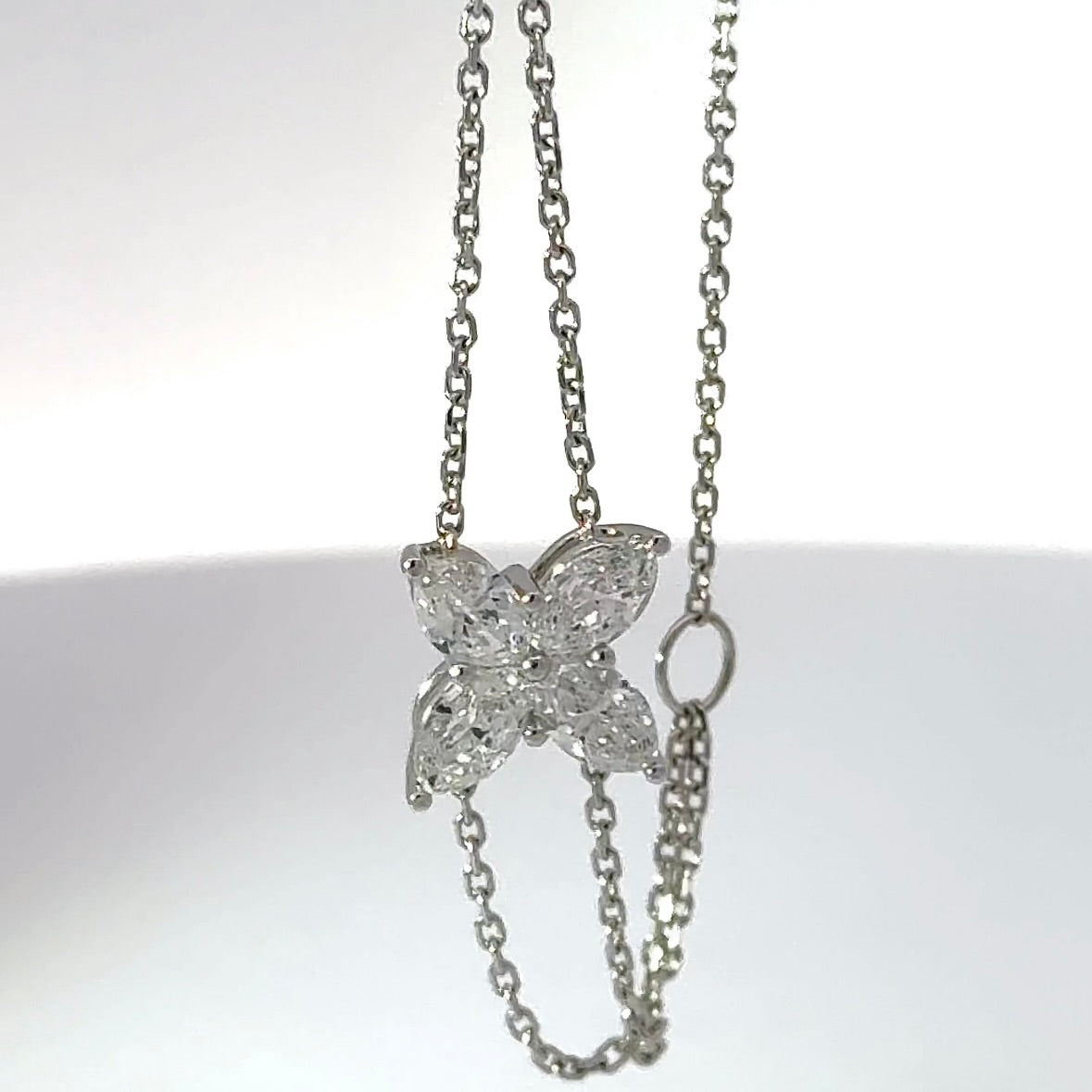 Modern designer bracelet in 18 carat white gold with brilliant-cut navettes