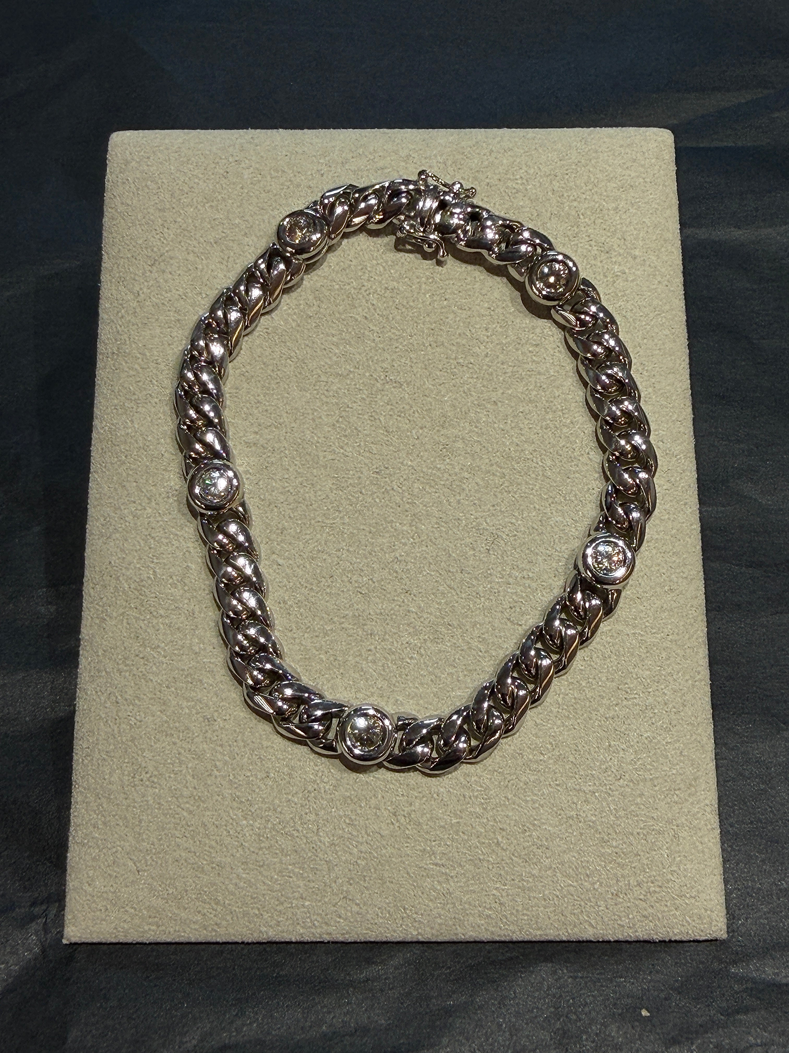 Timeless curb chain bracelet in 14 karat (585) white gold with brilliant-cut diamonds