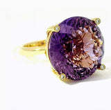 Moderner Amethyst Ring in 14 Karat Gelbgold mit feinen Brillanten