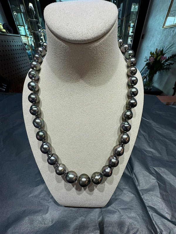 Elegante Tahiti-Perlen Kette mit Silber-Magnetschloss