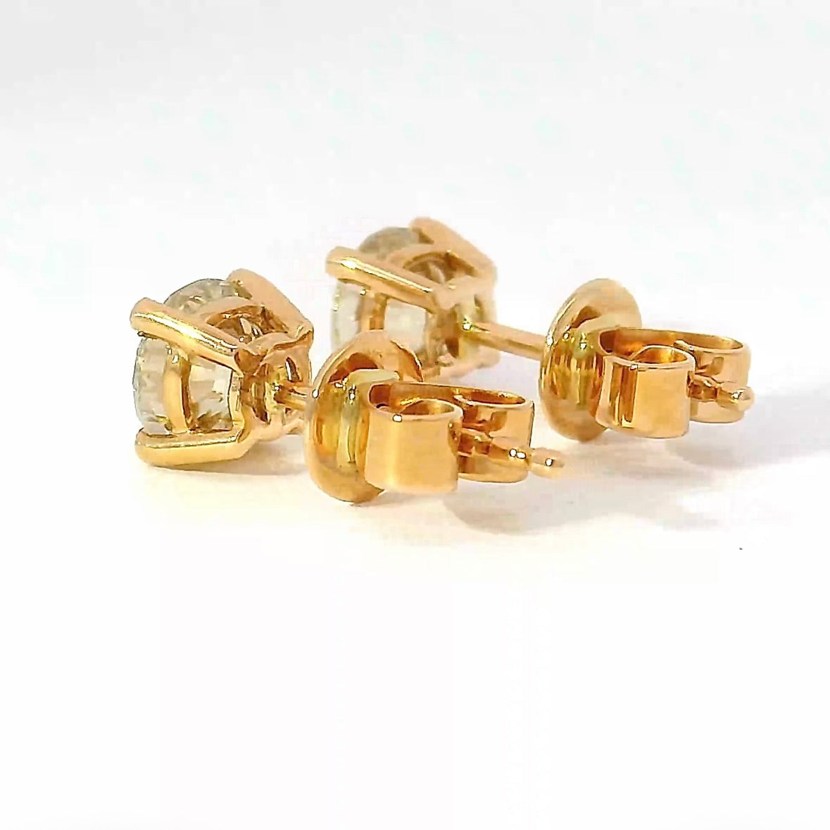 Elegante Ohrstecker in 18 Karat Roségold mit champagnerfarbenen Brillanten