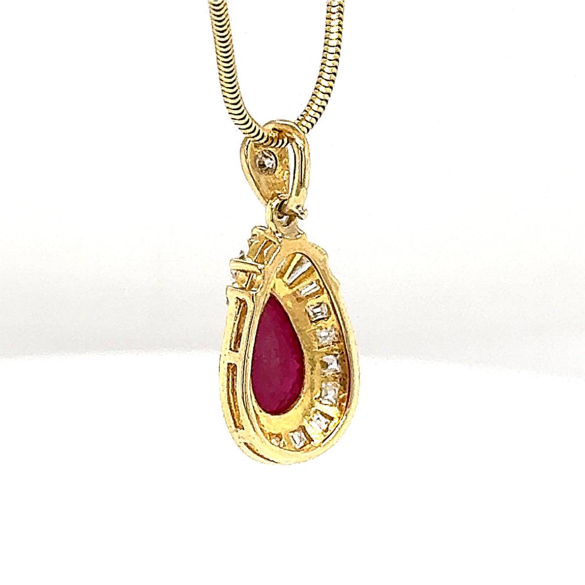 Strahlender Anhänger in 18 Karat Gelbgold mit Rubin & Diamanten + Schlangenkette
