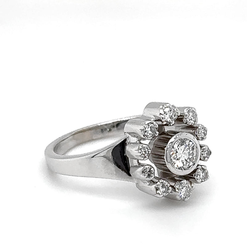 Stilvoller Ring in 18 Karat Weißgold mit feinen Brillanten