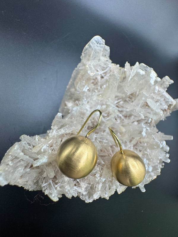 Zeitlose Kugel Ohrringe in 14 Karat strahlendem Gelbgold