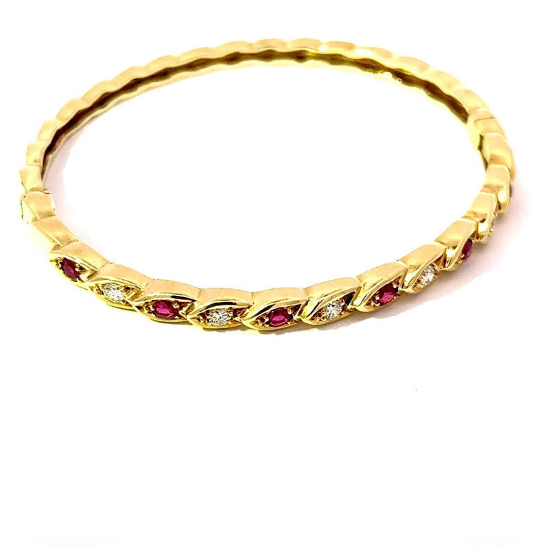 Zeitloser Armreif in 14 Karat Gelbgold mit Rubinen und Brillanten