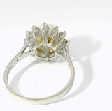 Zeitloser Entourage-Ring in 14 Karat Weißgold mit Akoya-Perle und Diamanten